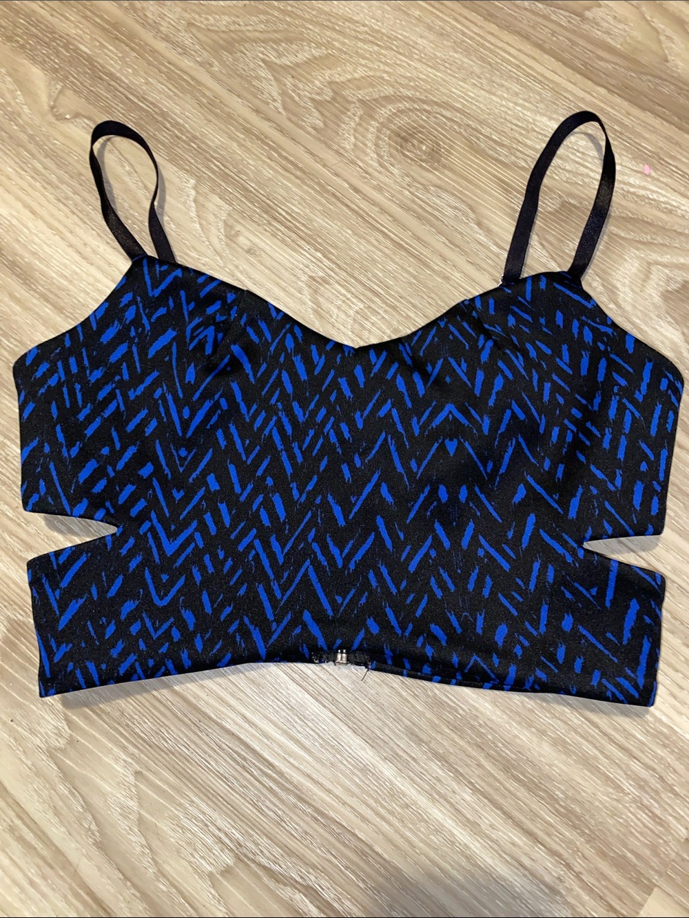 Dynamite Black & Blue Chevron Cutout Patterned Crop Top